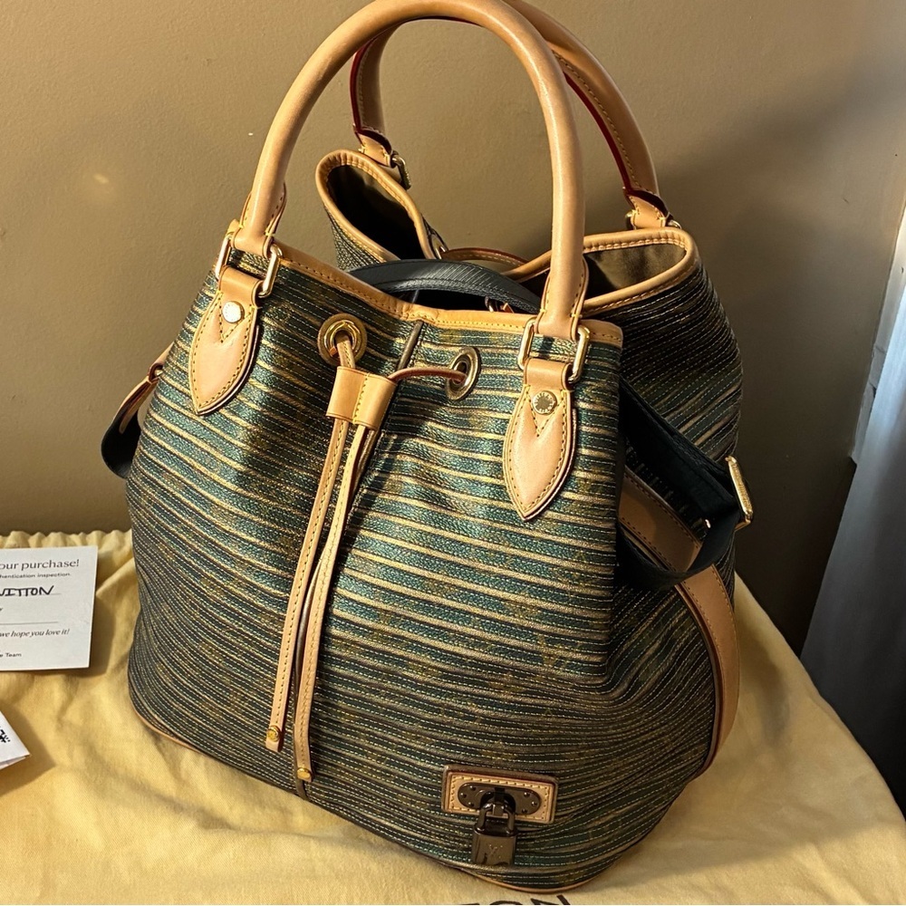 Louis Vuitton LIMITED EDITION Eden Neo Bucket Bag - Picture 7 of 16